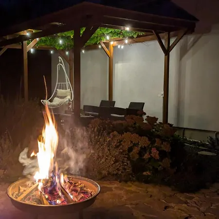 Jera Pince Es Vendeghaz Holiday home *